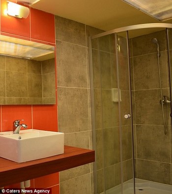 Phòng tắm từ muối đã được xử lý để tránh bị hoà tan khi tắm