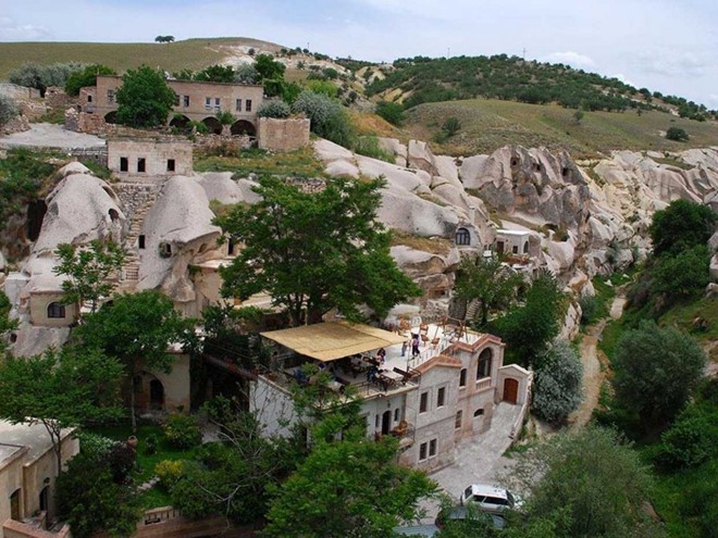 Nằm dài trong một căn phòng hạng sang ở khu nghỉ dưỡng Gamirasu được xây dựng trong lòng núi Cappadocia, Thổ Nhĩ Kỳ.