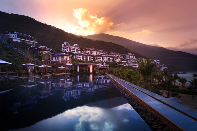 InterContinental Danang Sun Peninsula Resort đã đạt nhiều giải thưởng danh tiếng trên thế giới, trong đó nổi bật là giải thưởng của tổ chức World Travel Awards trao tặng giải thưởng dành cho resort sang trọng nhất thế giới. 
