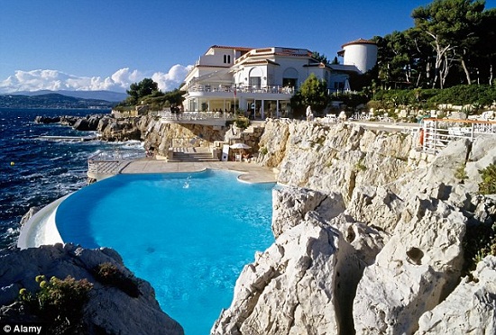 Khách sạn 5 sao như Hotel du Cap Eden Roc ở Pháp hội tủ đầy đủ những tiêu chuẩn trên