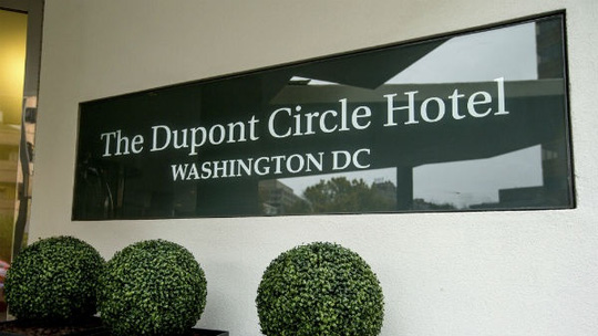  Khách sạn Dupont Circle, nơi xảy ra vụ tai nạn. Ảnh: AP 