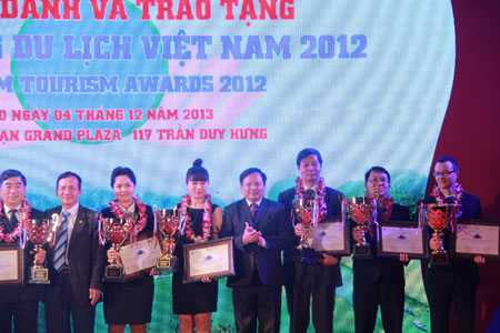 Vinpearl Resort Nha Trang lọt Top 10 khách sạn 5 sao hàng đầu Việt Nam