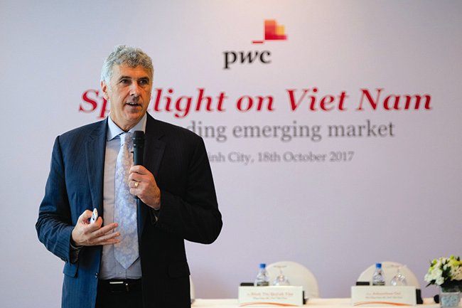 ông Grant Dennis, Phó tổng giám đốc Công ty Tư vấn PwC Việt Nam.
