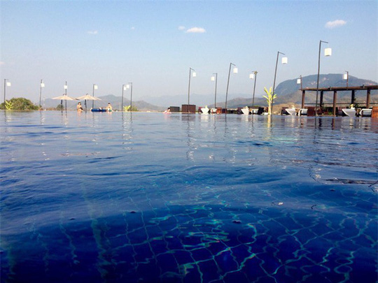 Top bể bơi vô cực đẹp nhất châu Á: Một khách sạn ở Cam Ranh được vinh danh - Ảnh 4.
