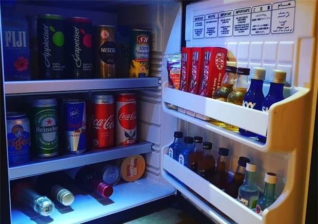 Nếu lo sợ tốn kém, bạn có thể tự mua thêm nước uống bên ngoài và bỏ vào tủ lạnh
