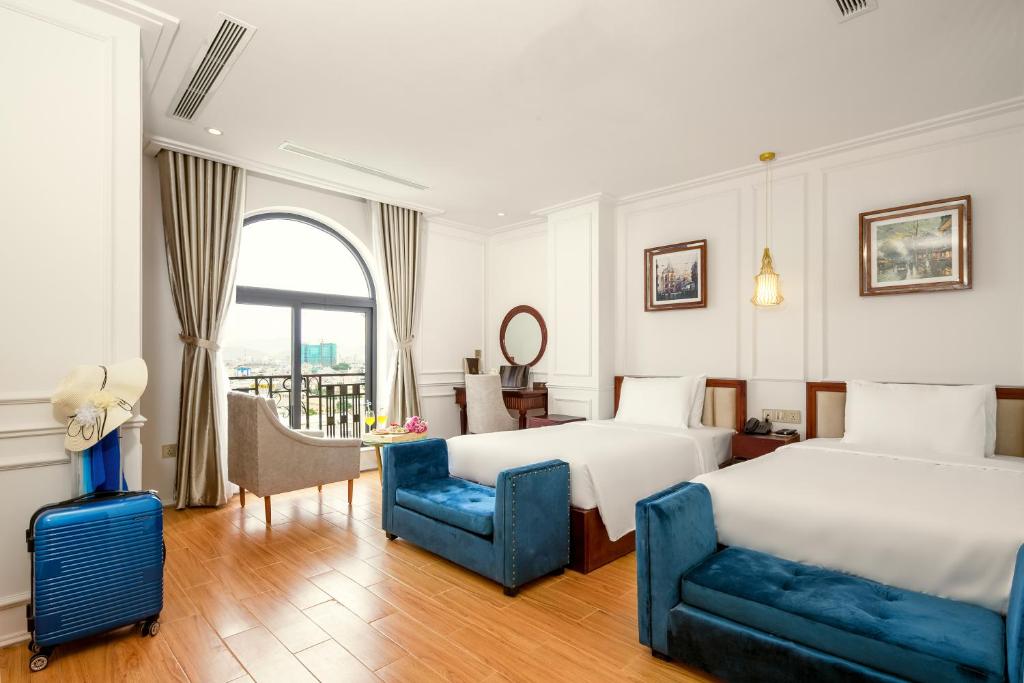 Loạt khách sạn 4 sao Đà Nẵng giá rẻ ngỡ ngàng cho dịp lễ 30/4-1/5: Giá trên dưới 600.000 đồng/đêm, vị trí ngay trung tâm, ăn sáng miễn phí - Ảnh 1.