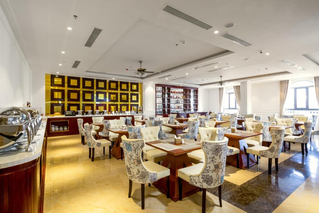 Loạt khách sạn 4 sao Đà Nẵng giá rẻ ngỡ ngàng cho dịp lễ 30/4-1/5: Giá trên dưới 600.000 đồng/đêm, vị trí ngay trung tâm, ăn sáng miễn phí - Ảnh 4.