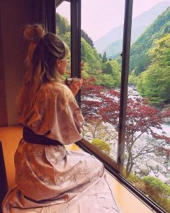 Bên trong khách sạn onsen lâu đời nhất thế giới