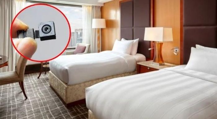 Việc rút tivi ở nhà nghỉ, khách sạn sẽ giúp bạn tránh được nguy cơ bị quay lén. Ảnh minh họa