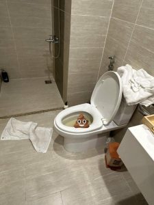 Mới đây, chủ một khách sạn ở Đà Lạt vì quá tức giận với cách hành xử của một vị khách đã đăng tải bài viết trên fanpage chính thức của khách sạn.