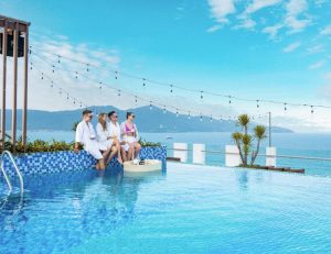 Khách sạn có hồ bơi là lựa chọn yêu thích của du khách khi đến Đà Nẵng