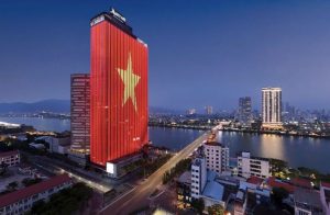 Khách sạn nằm trong tòa M Landmark – biểu tượng mới của Đà Nẵng tại 58 Bạch Đằng.