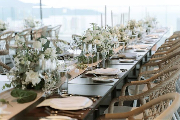 Tầng thượng của khách sạn là lựa chọn hoàn hảo cho tiệc ngoài trời và trải nghiệm ẩm thực độc đáo.