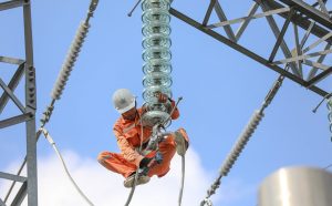 Mất điện 6 lần/đêm, gia đình kéo nhau ra khách sạn ngủ tốn cả triệu đồng