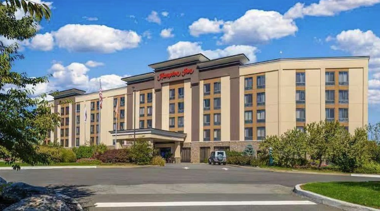 Khách sạn Hampton Inn Carlstadt tại New Jersey, Mỹ. Ảnh: hilton.com